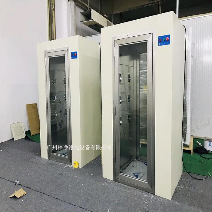 風淋室通道是潔凈室、實驗室中必不可少的潔凈配套設備 風淋室通道是潔凈室、實驗室中必不可少的潔凈配套設備