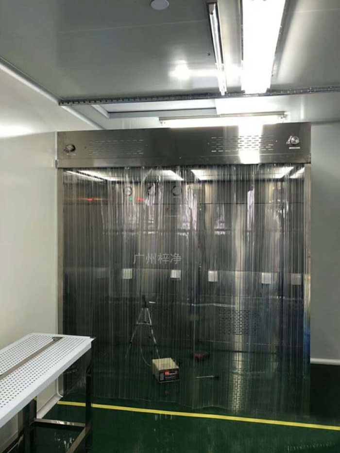 負壓稱量罩在制藥行業(yè)中，對藥品成分的精確稱量至關重要。